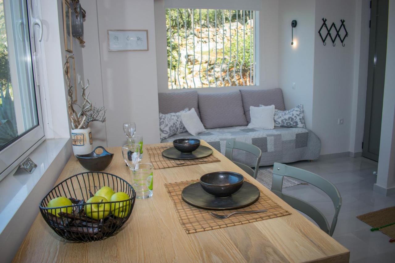 Aloe Meli Apartment Kalamata Bagian luar foto
