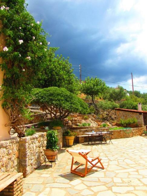 Aloe Meli Apartment Kalamata Bagian luar foto