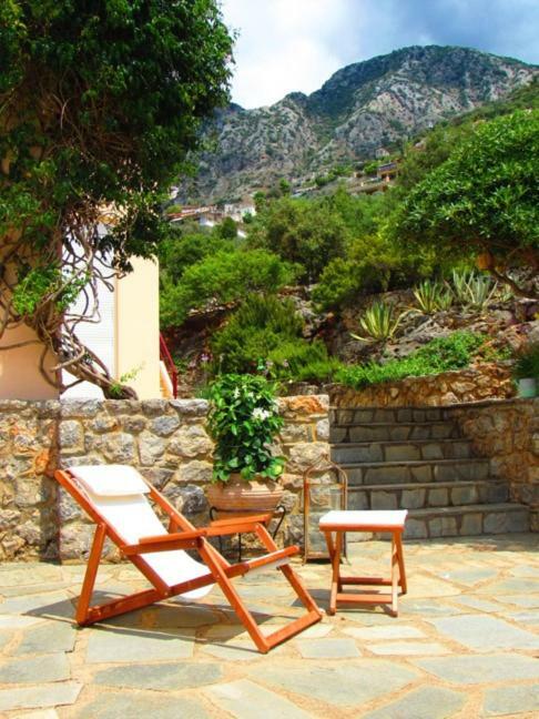 Aloe Meli Apartment Kalamata Bagian luar foto